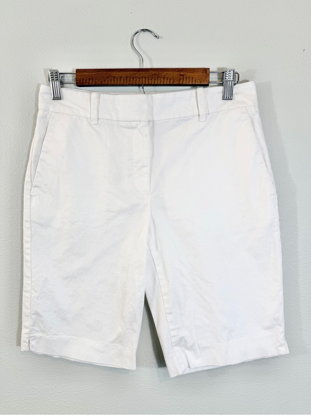 Ann Taylor White Bermuda Chino Shorts Size 2 Preppy Coastal Nautical Summer 2023